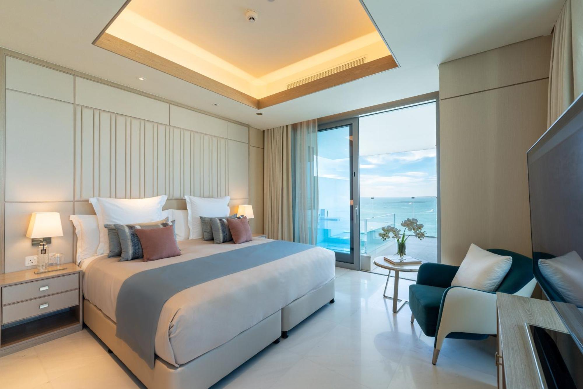 1 Bedroom Skyline Suite with Pool, Including New Year Gala Dinner & Party